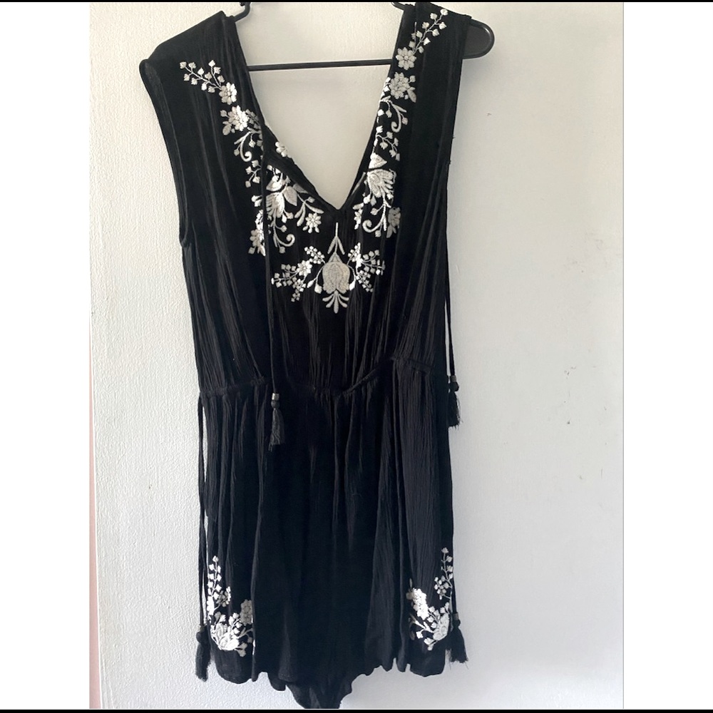 Forever 21 Black & White Size Large Romper